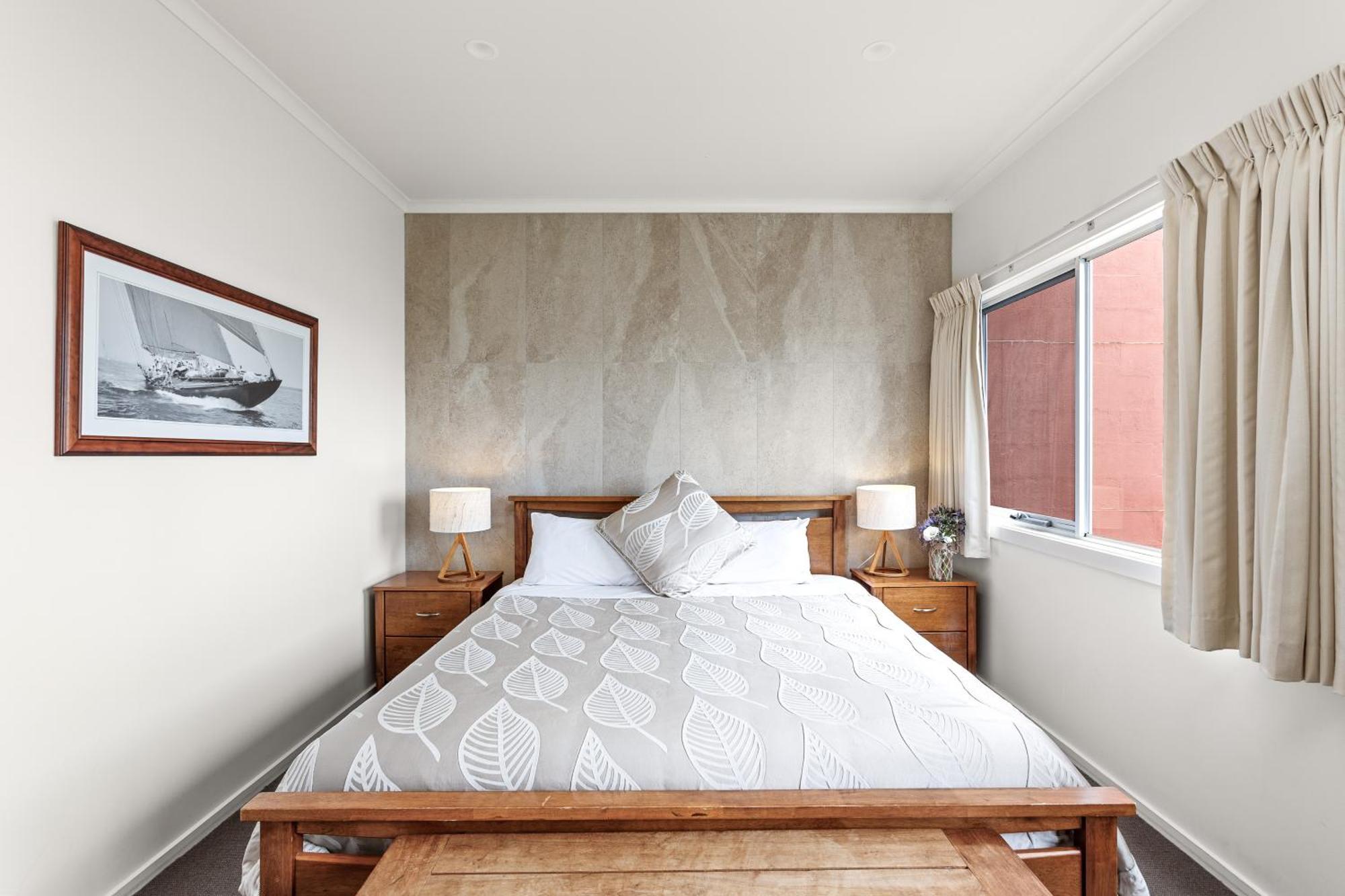 Hotel Captain's At The Bay 4*