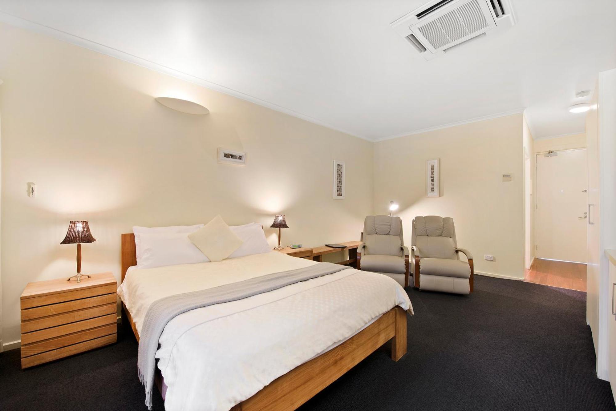 Hotel Captain's At The Bay