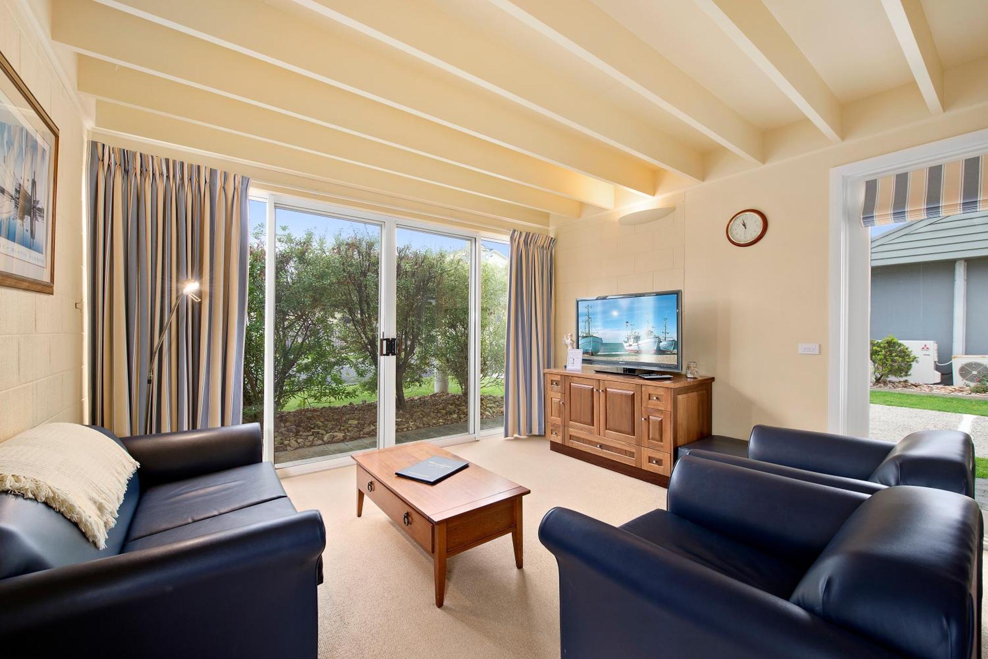Captain's At The Bay Hotel 4*