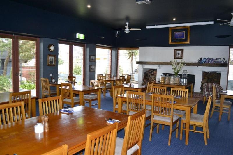 Hotel Captain's At The Bay 4*