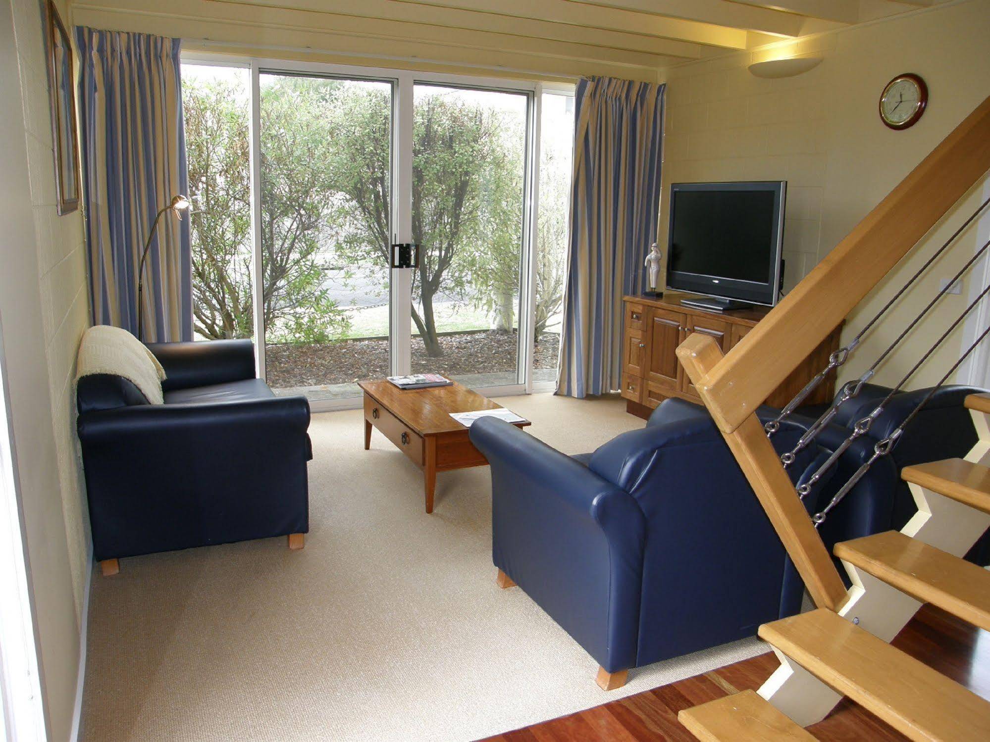 Hotel Captain's At The Bay 4*